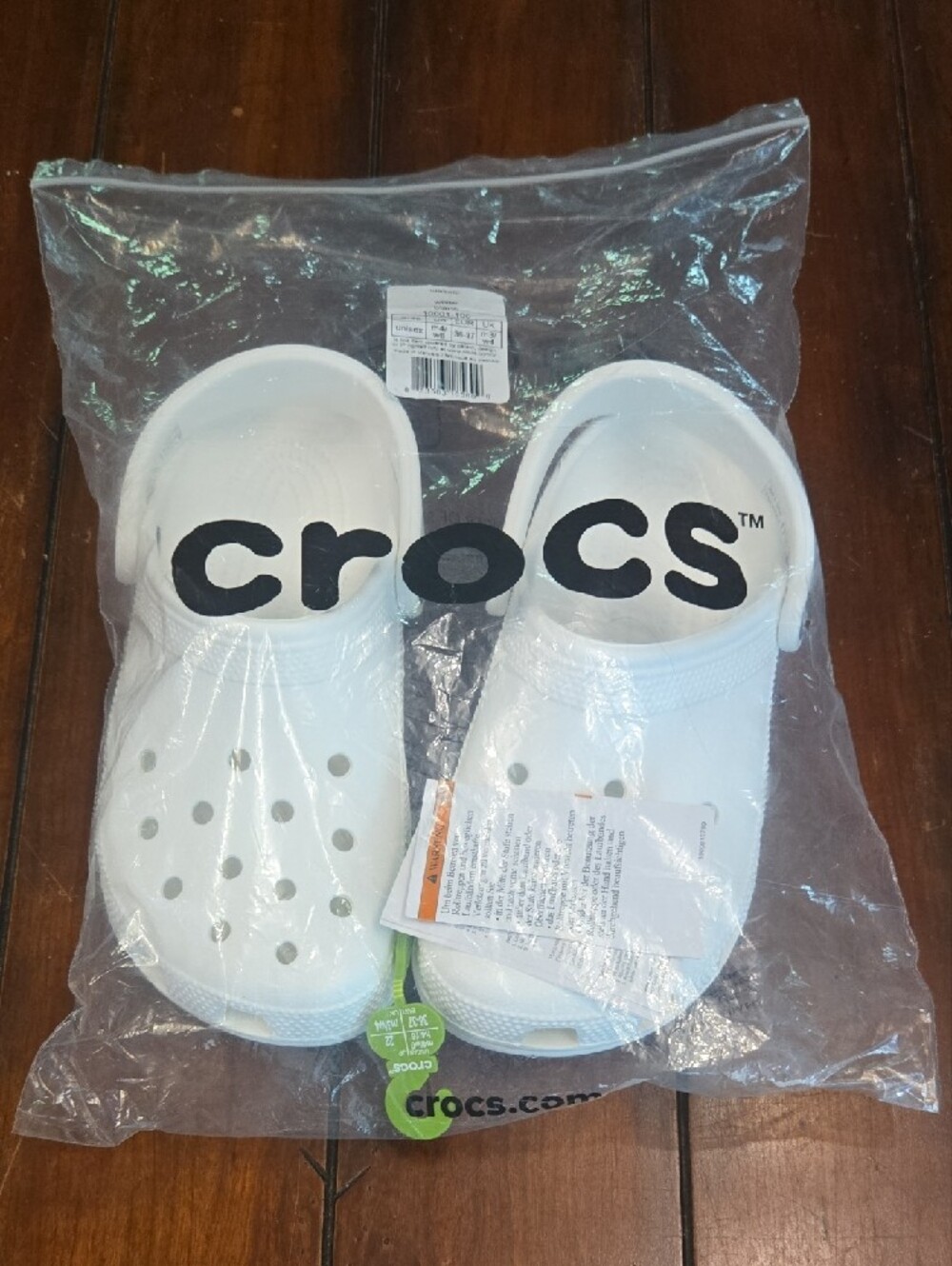 CROCS Classic Clog in White / M 4, W 6 - Picture 9 of 9